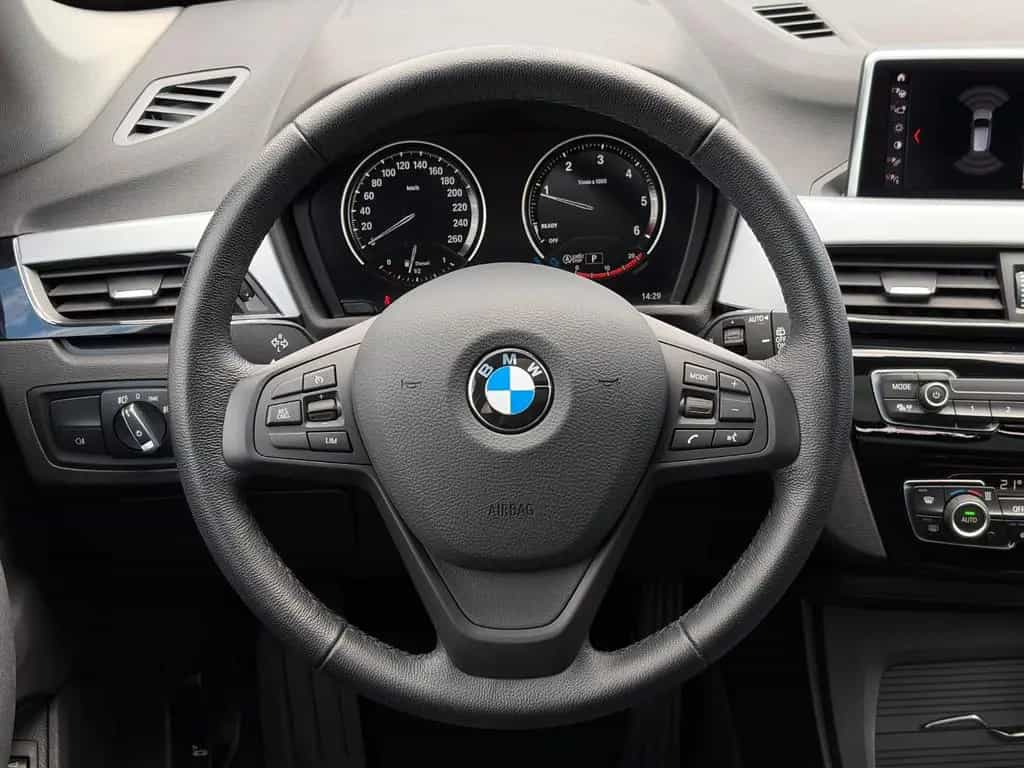 BMW X1 sDrive 20d Temp. AHK PANO LED CAM KZG CarPlay 02/2022-photo-16