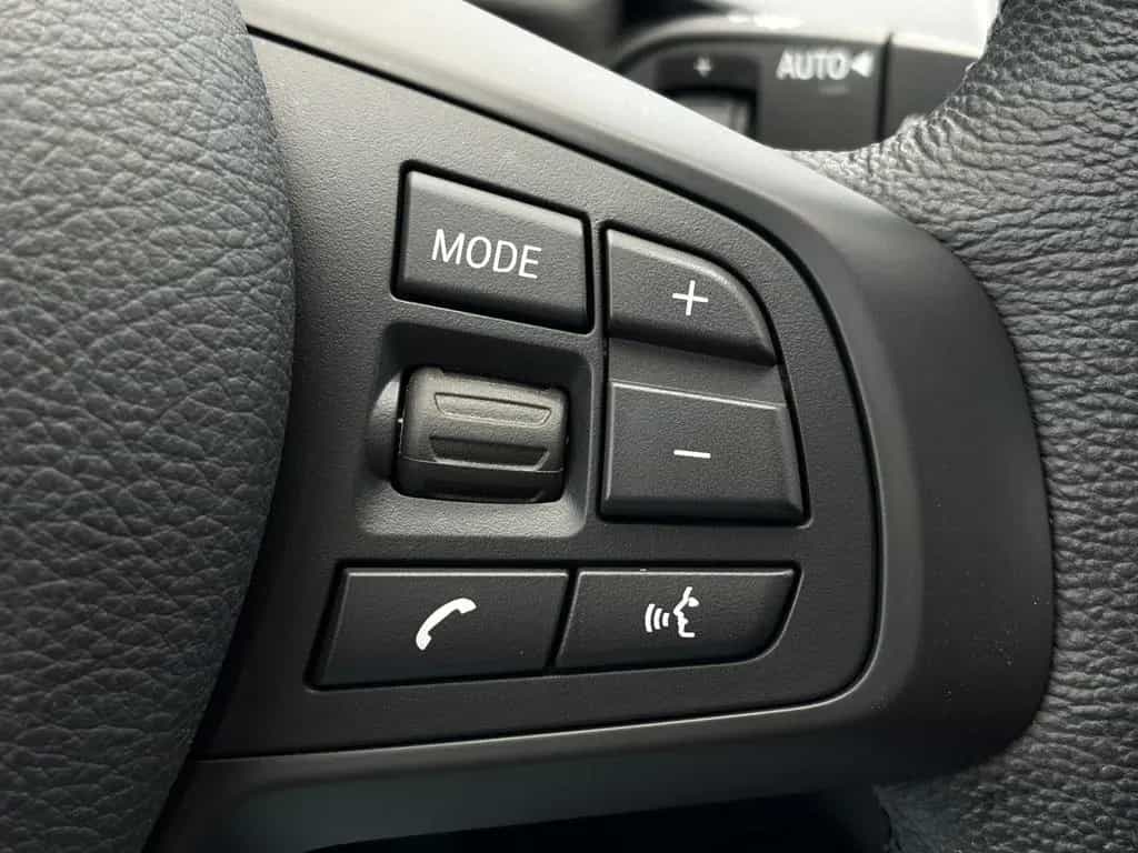 BMW X1 sDrive 20d Temp. AHK PANO LED CAM KZG CarPlay 02/2022-photo-18