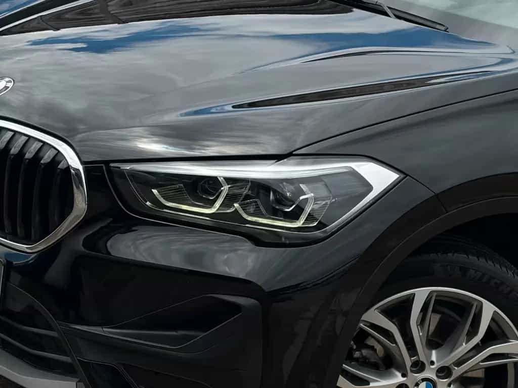 BMW X1 sDrive 20d Temp. AHK PANO LED CAM KZG CarPlay 02/2022-photo-2