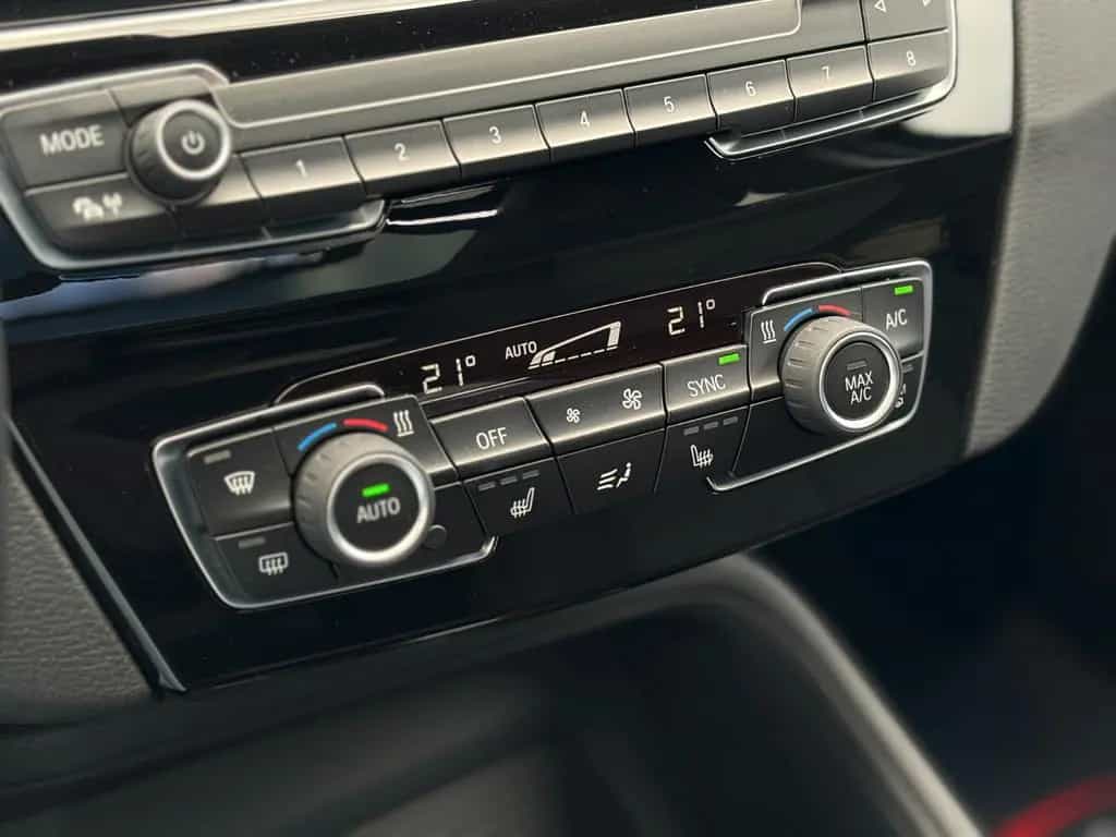 BMW X1 sDrive 20d Temp. AHK PANO LED CAM KZG CarPlay 02/2022-photo-20