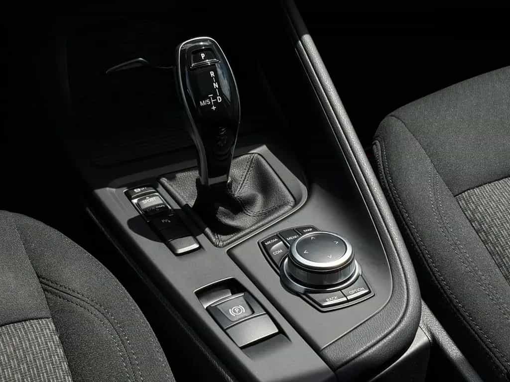 BMW X1 sDrive 20d Temp. AHK PANO LED CAM KZG CarPlay 02/2022-photo-23