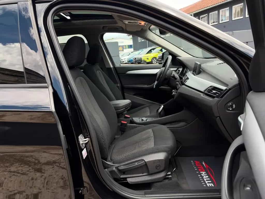 BMW X1 sDrive 20d Temp. AHK PANO LED CAM KZG CarPlay 02/2022-photo-26