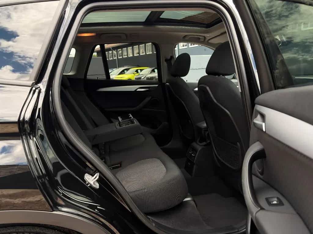BMW X1 sDrive 20d Temp. AHK PANO LED CAM KZG CarPlay 02/2022-photo-27