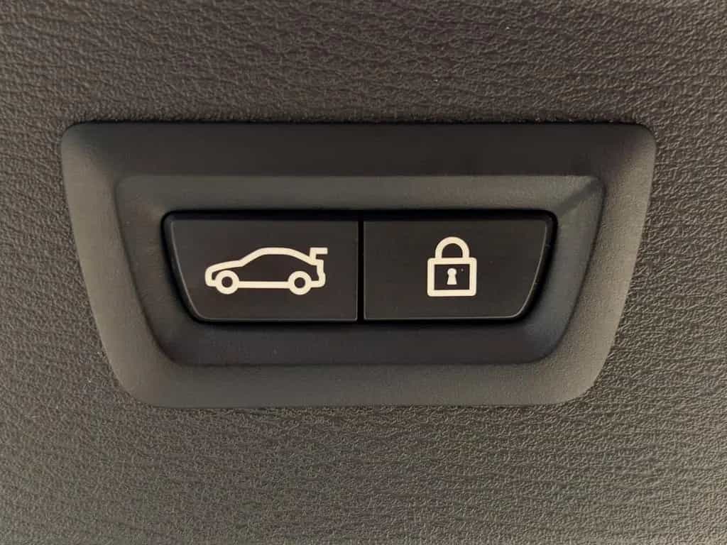 BMW X1 sDrive 20d Temp. AHK PANO LED CAM KZG CarPlay 02/2022-photo-32