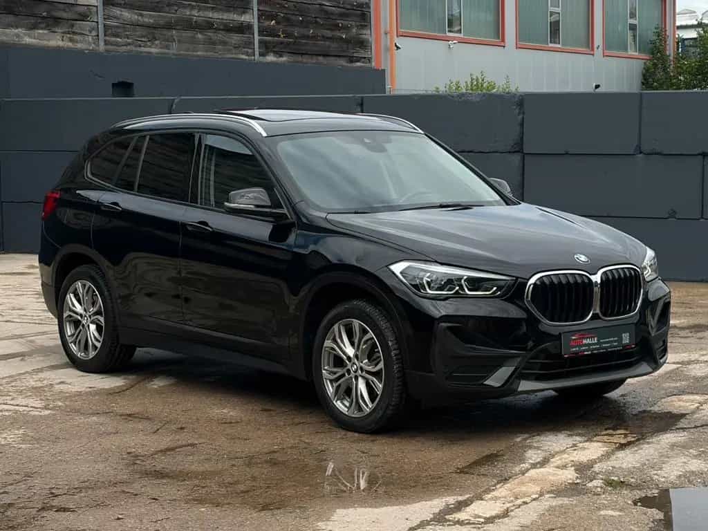 BMW X1 sDrive 20d Temp. AHK PANO LED CAM KZG CarPlay 02/2022-photo-4