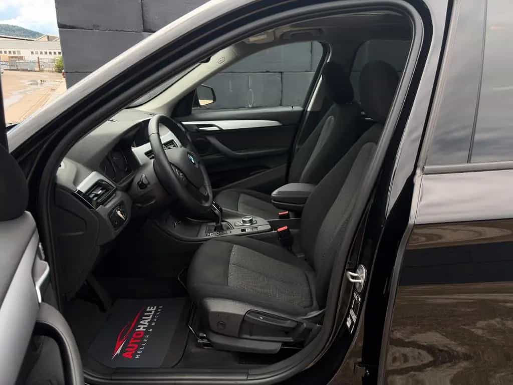 BMW X1 sDrive 20d Temp. AHK PANO LED CAM KZG CarPlay 02/2022-photo-9