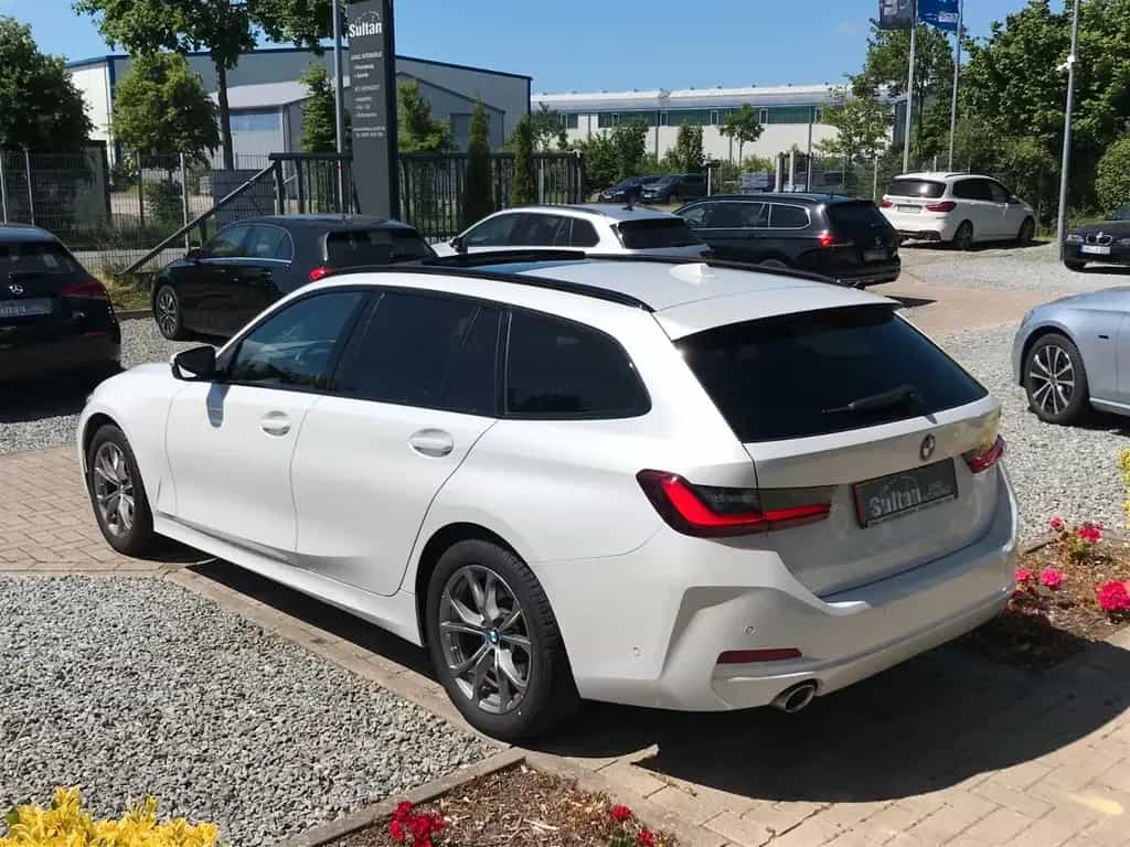 BMW 318 d Touring Panorama Kam ACC Leder Keyless 08/2023-photo-1