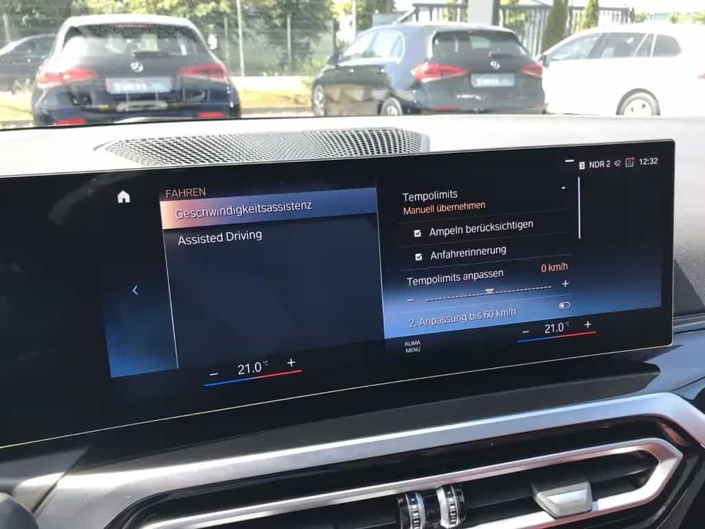 BMW 318 d Touring Panorama Kam ACC Leder Keyless 08/2023-photo-17