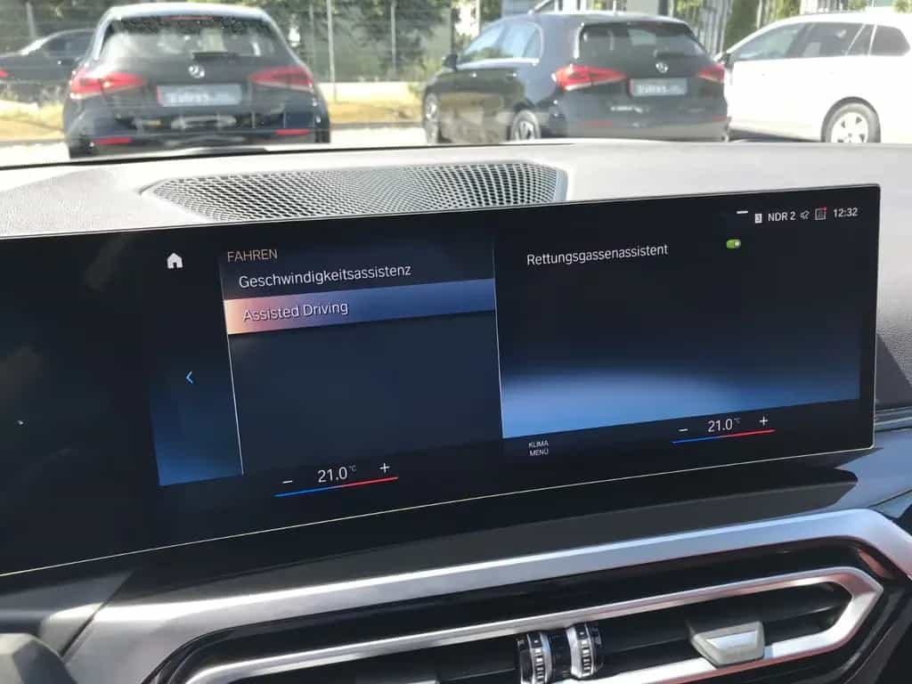 BMW 318 d Touring Panorama Kam ACC Leder Keyless 08/2023-photo-18
