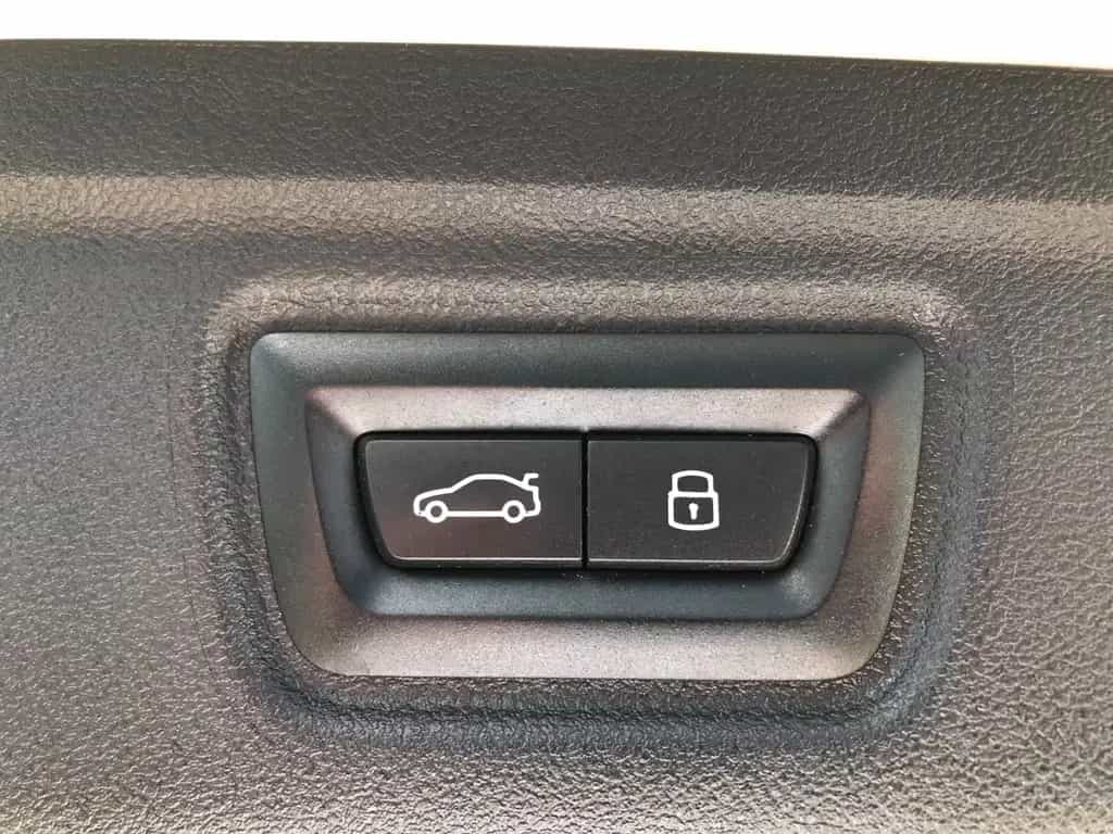 BMW 318 d Touring Panorama Kam ACC Leder Keyless 08/2023-photo-19