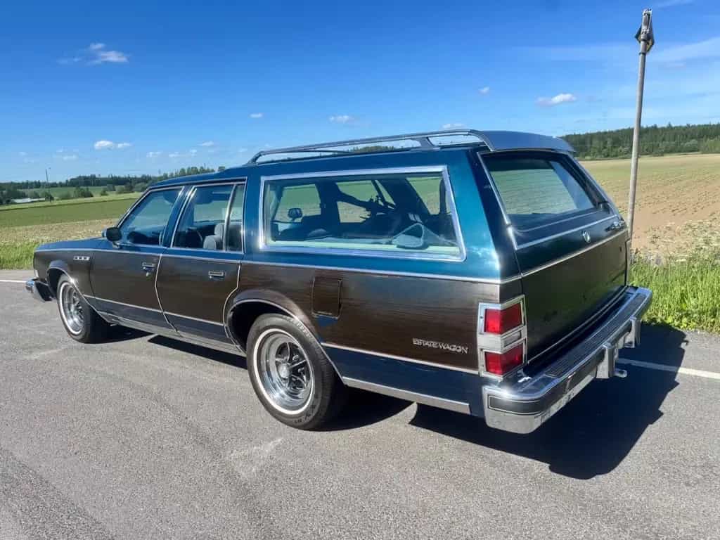 Buick Electra Estate Wagon 01/1979-photo-3