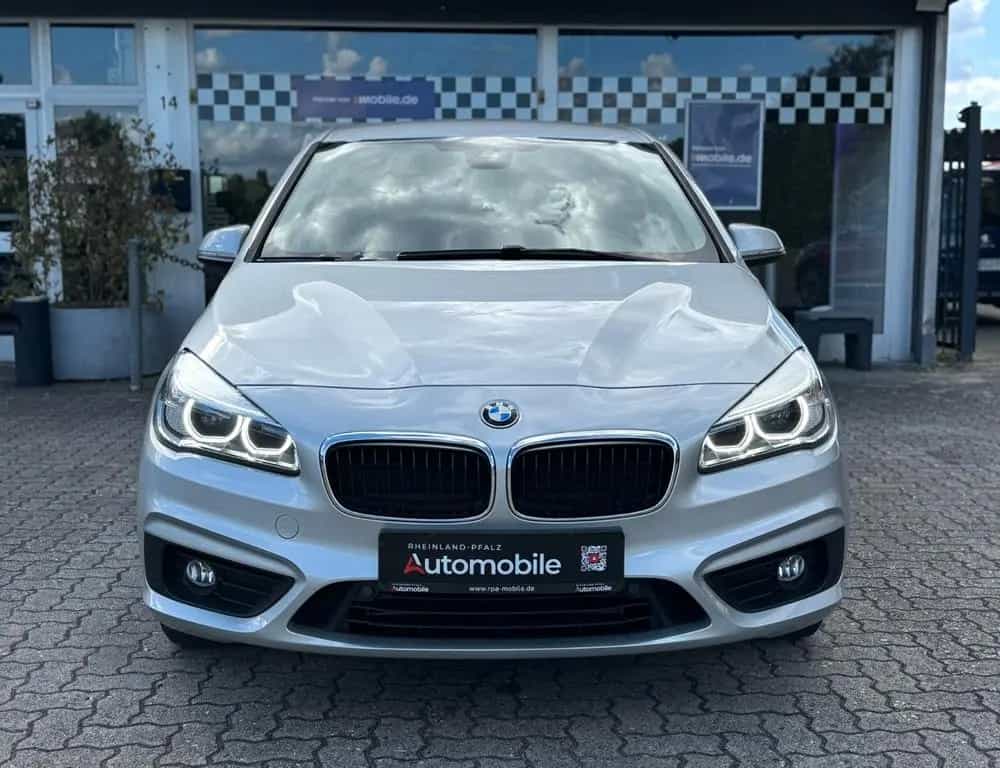 BMW 220 i Advantage/2.HAND/AUTOMATIK/SCHECKHFT/AHK 10/2017-photo-1