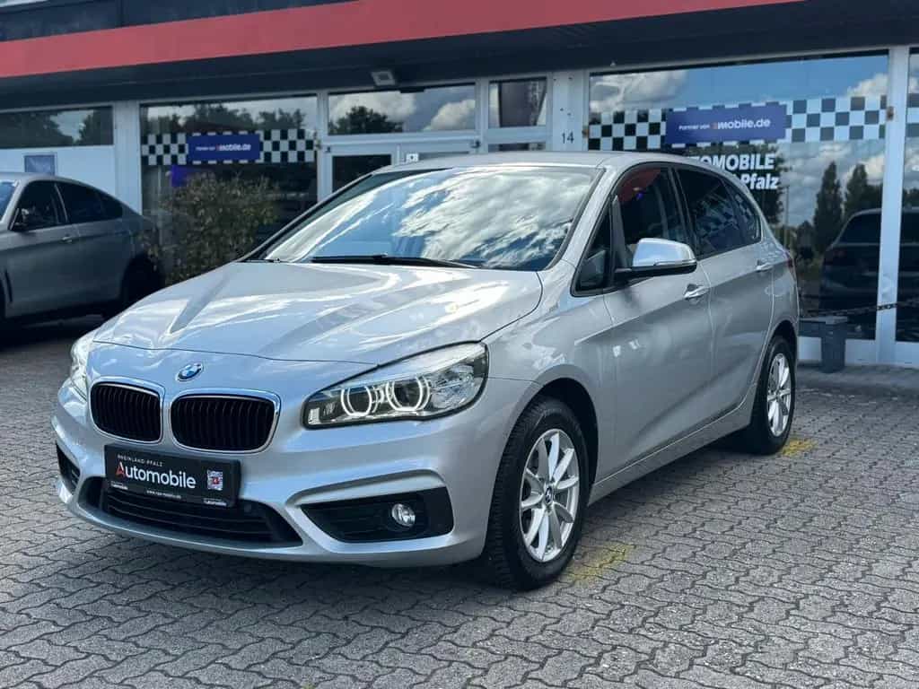 BMW 220 i Advantage/2.HAND/AUTOMATIK/SCHECKHFT/AHK 10/2017-photo-2