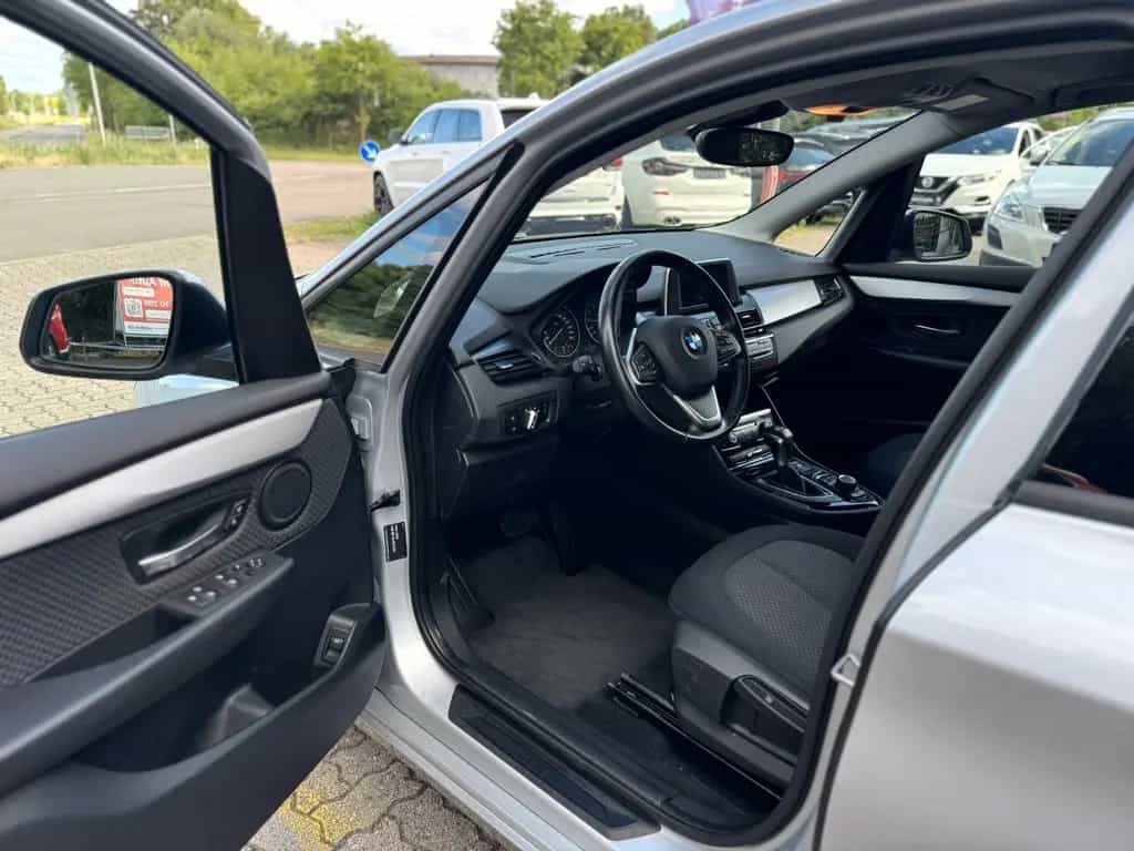 BMW 220 i Advantage/2.HAND/AUTOMATIK/SCHECKHFT/AHK 10/2017-photo-9