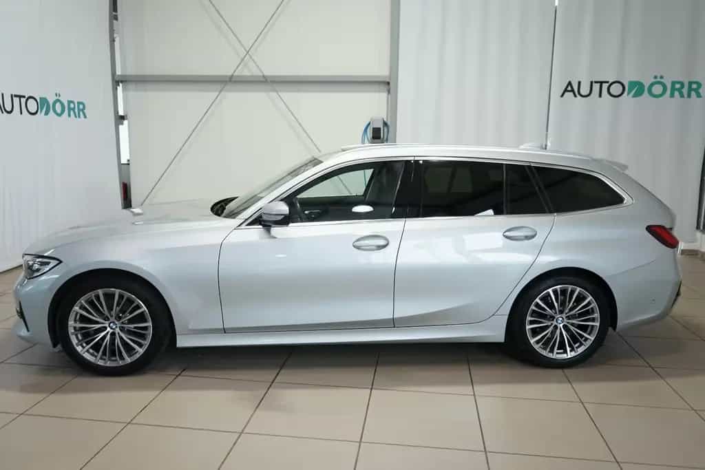 BMW 320 d xDrive Touring Luxury Line Standhz+AHK+ACC 01/2020-photo-1