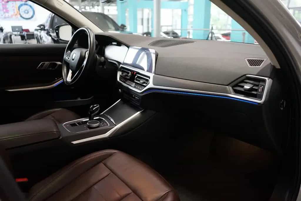 BMW 320 d xDrive Touring Luxury Line Standhz+AHK+ACC 01/2020-photo-23