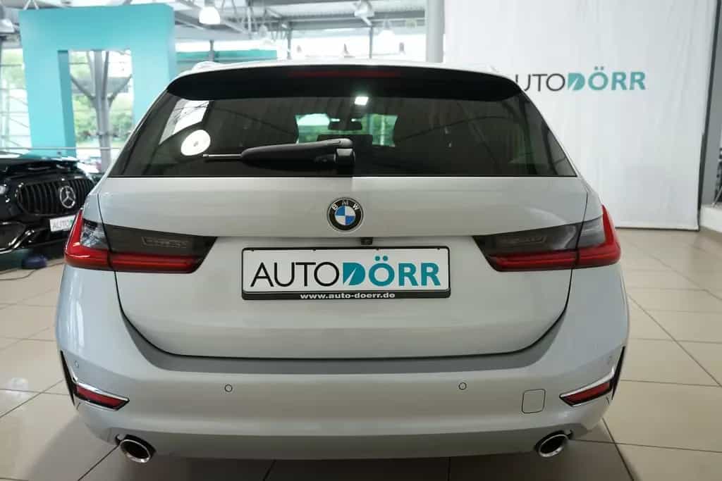 BMW 320 d xDrive Touring Luxury Line Standhz+AHK+ACC 01/2020-photo-3
