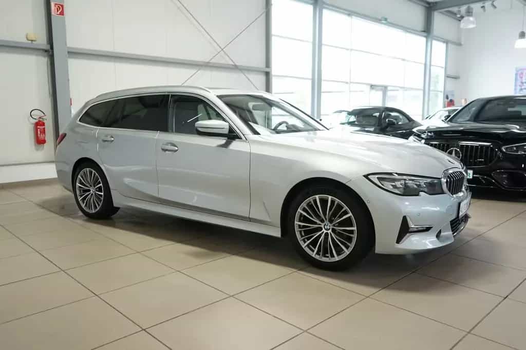 BMW 320 d xDrive Touring Luxury Line Standhz+AHK+ACC 01/2020-photo-5