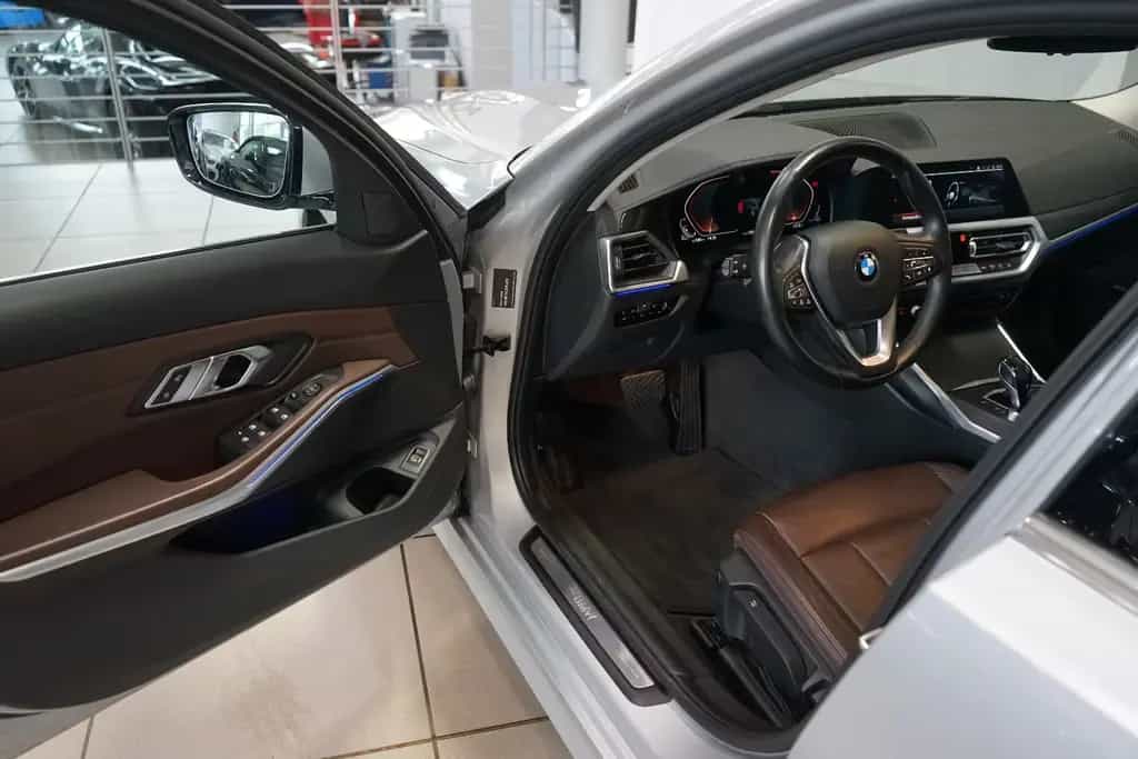 BMW 320 d xDrive Touring Luxury Line Standhz+AHK+ACC 01/2020-photo-8