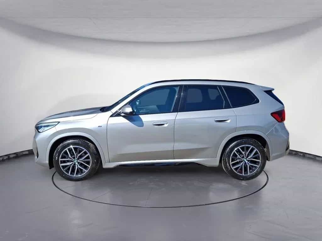BMW X1 sDrive18i Steptronic M Sportpaket Sportsitze 12/2023-photo-2