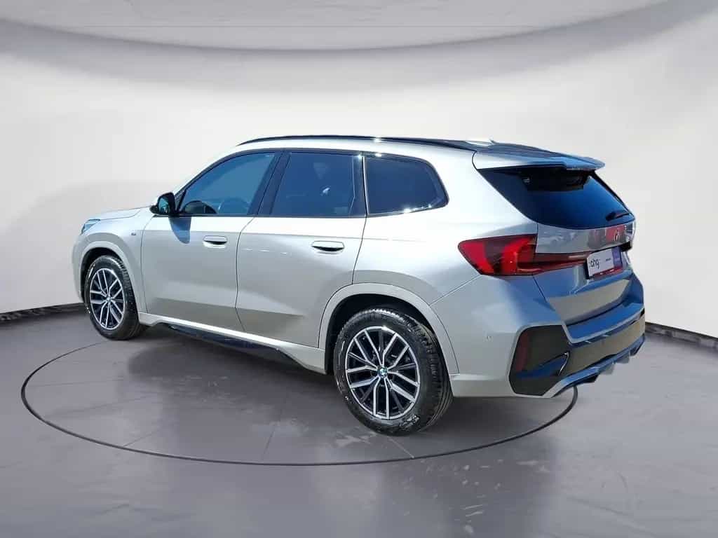 BMW X1 sDrive18i Steptronic M Sportpaket Sportsitze 12/2023-photo-3