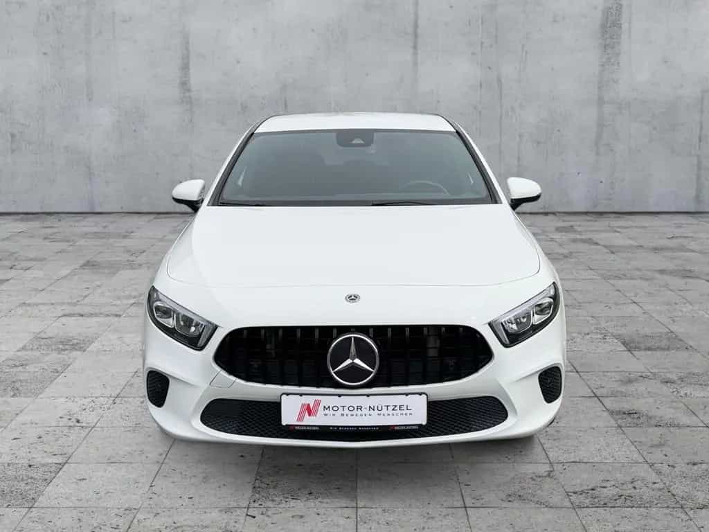 Mercedes-Benz A 180 PROGRESSIVE LED+NAV+PDC+SHZ+PLA+VC+LM 18" 01/2019-photo-2
