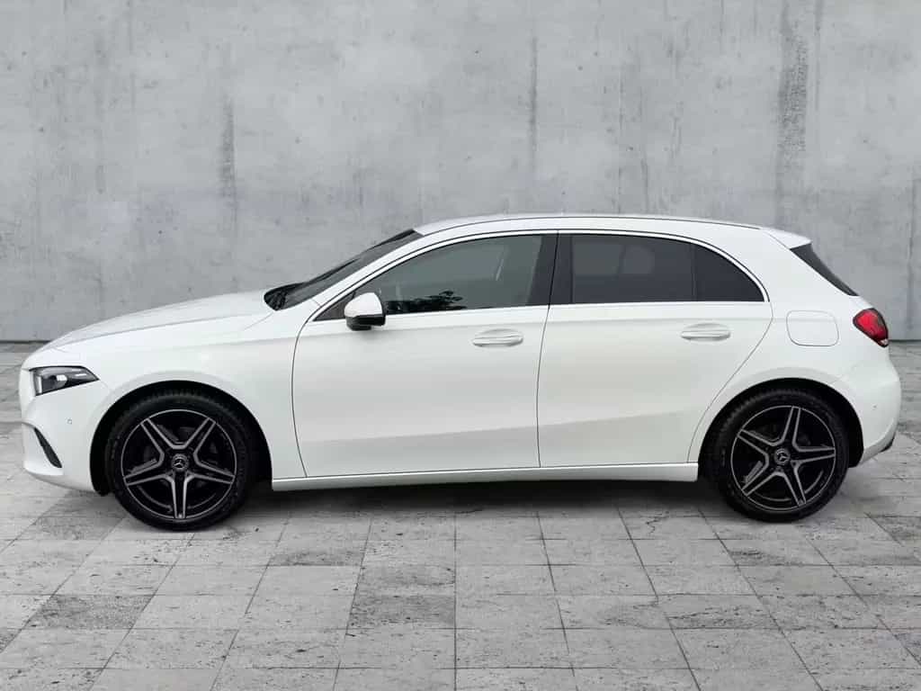 Mercedes-Benz A 180 PROGRESSIVE LED+NAV+PDC+SHZ+PLA+VC+LM 18" 01/2019-photo-3