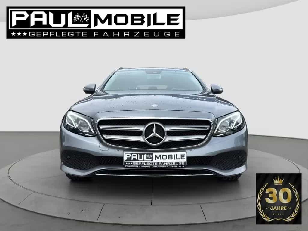 Mercedes-Benz E 200 d T Avantgarde Navi LED R-Cam AHKschw. Eu6 03/2017-photo-1