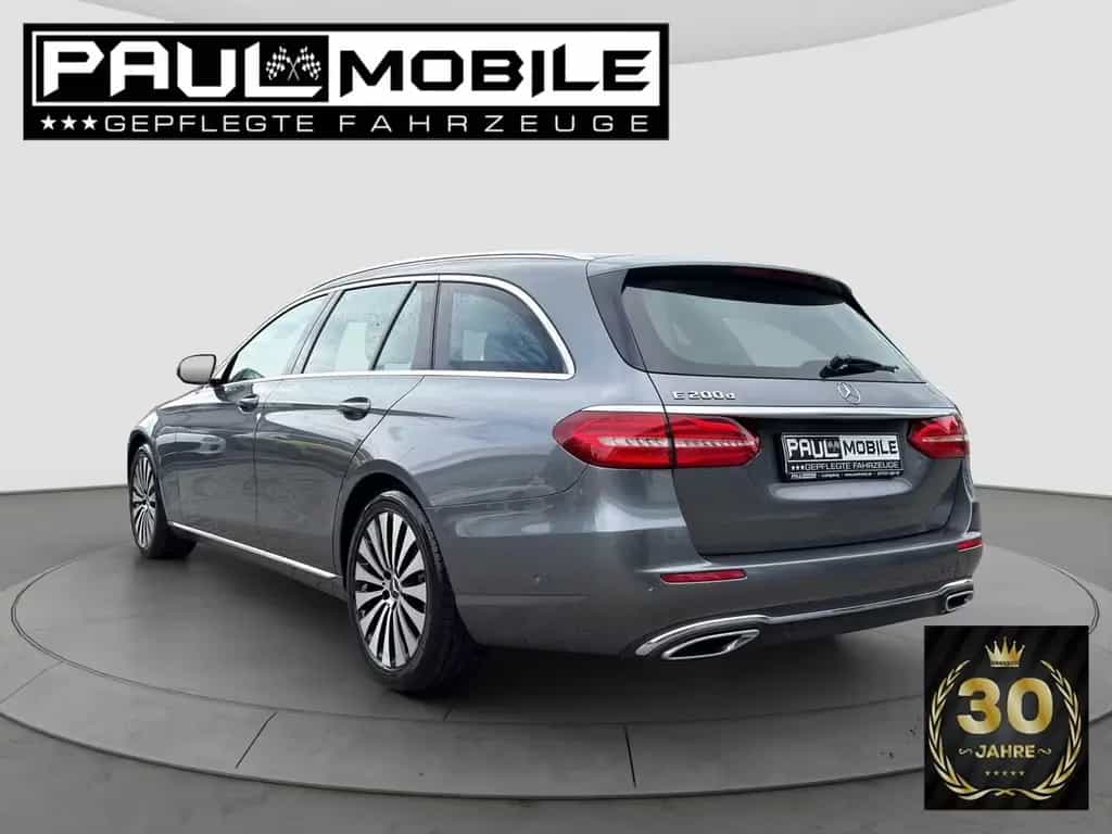 Mercedes-Benz E 200 d T Avantgarde Navi LED R-Cam AHKschw. Eu6 03/2017-photo-3
