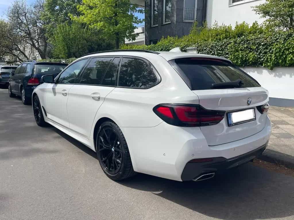 BMW 530 d Touring - M, Pano, AHK, HuD, 8fach bereift 08/2020-photo-2
