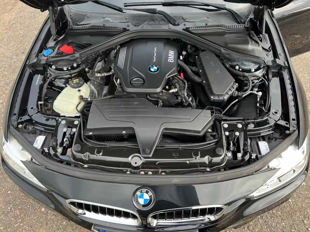 BMW 320 d Touring M Sport HUD, AHK, NAVI, STOP&GO 12/2017-photo-3