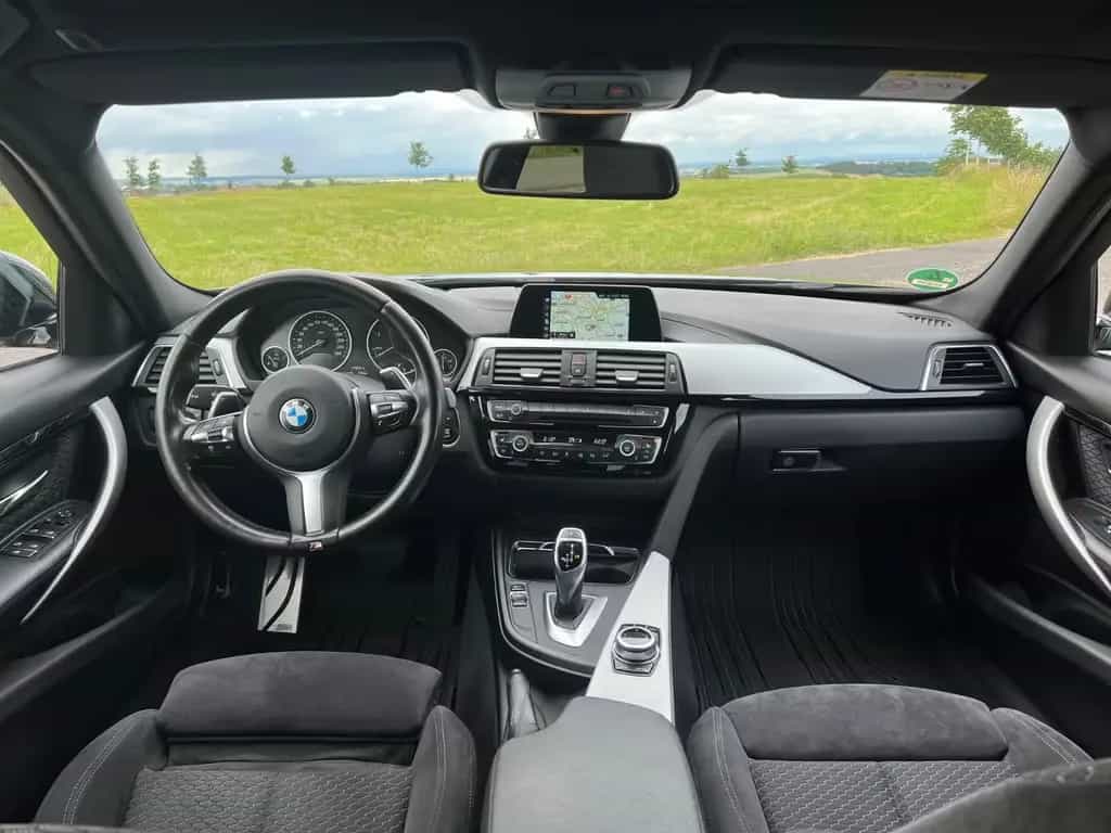 BMW 320 d Touring M Sport HUD, AHK, NAVI, STOP&GO 12/2017-photo-6