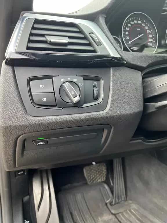 BMW 320 d Touring M Sport HUD, AHK, NAVI, STOP&GO 12/2017-photo-8