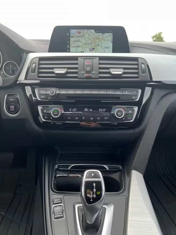 BMW 320 d Touring M Sport HUD, AHK, NAVI, STOP&GO 12/2017-photo-9