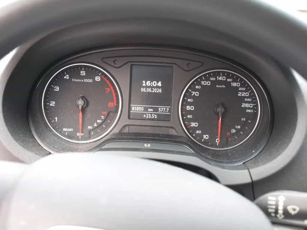 Audi A3 1.4 TFSI nur 86.000 km unfallfrei AHK SHZ 09/2015-photo-10