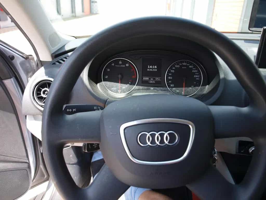 Audi A3 1.4 TFSI nur 86.000 km unfallfrei AHK SHZ 09/2015-photo-8