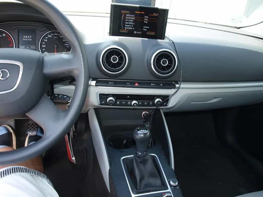 Audi A3 1.4 TFSI nur 86.000 km unfallfrei AHK SHZ 09/2015-photo-9