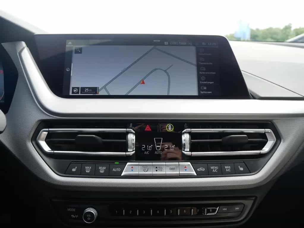 BMW 116 i Advantage Advantage 16°LMR NAV LED SHZ LC.P 06/2024-photo-13
