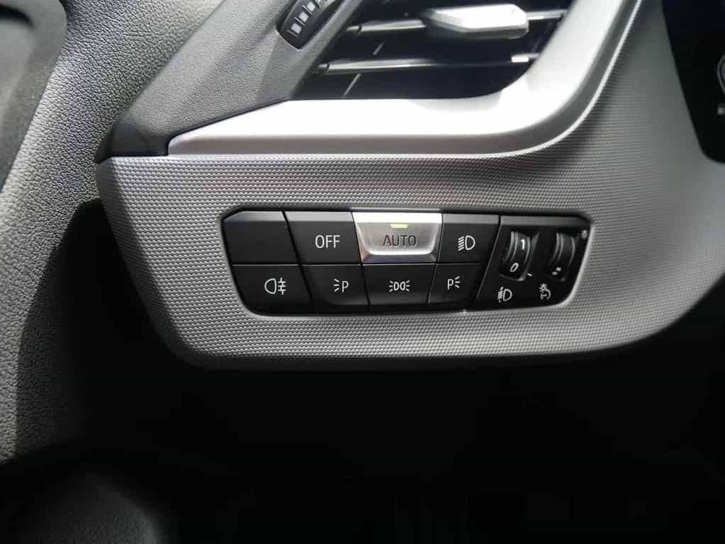 BMW 116 i Advantage Advantage 16°LMR NAV LED SHZ LC.P 06/2024-photo-19