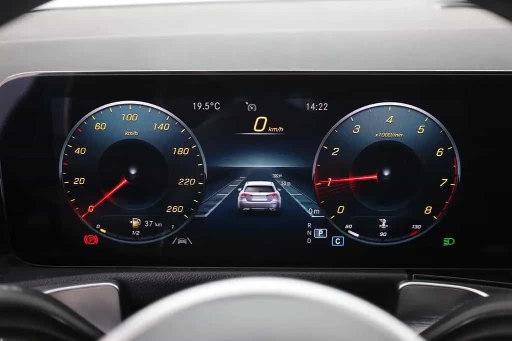 Mercedes-Benz GLB 200 4Matic LED Navi Sitzheizung 360° Leder 01/2022-photo-15