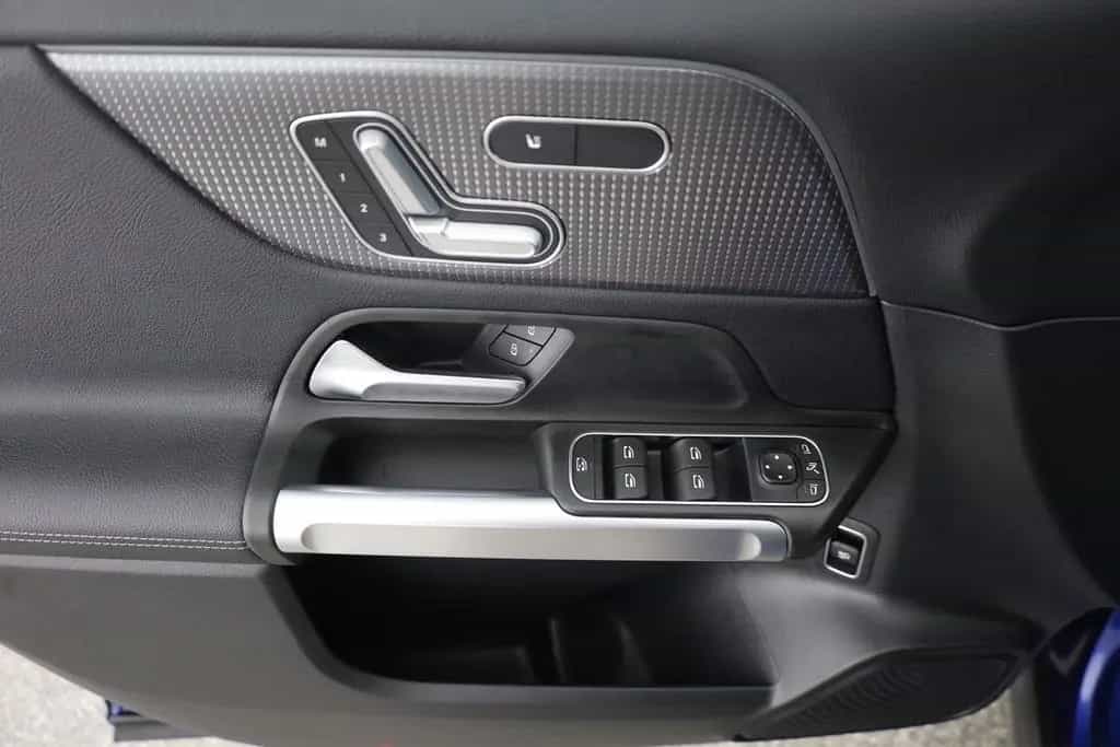 Mercedes-Benz GLB 200 4Matic LED Navi Sitzheizung 360° Leder 01/2022-photo-18