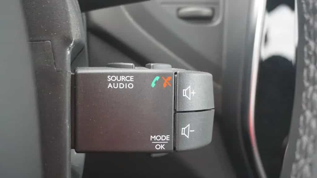 Renault Captur 1.3 TCe 130 AAC LED Navi SHZ PDC Keyless 07/2019-photo-18