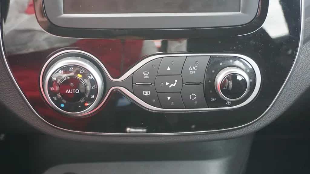 Renault Captur 1.3 TCe 130 AAC LED Navi SHZ PDC Keyless 07/2019-photo-24