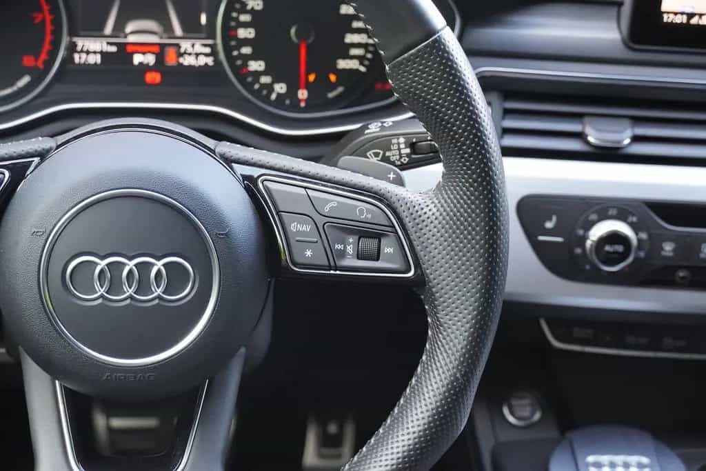 Audi A4 2.0 TFSI S-tronic S-Line LED ACC Navi Kamera 06/2017-photo-19