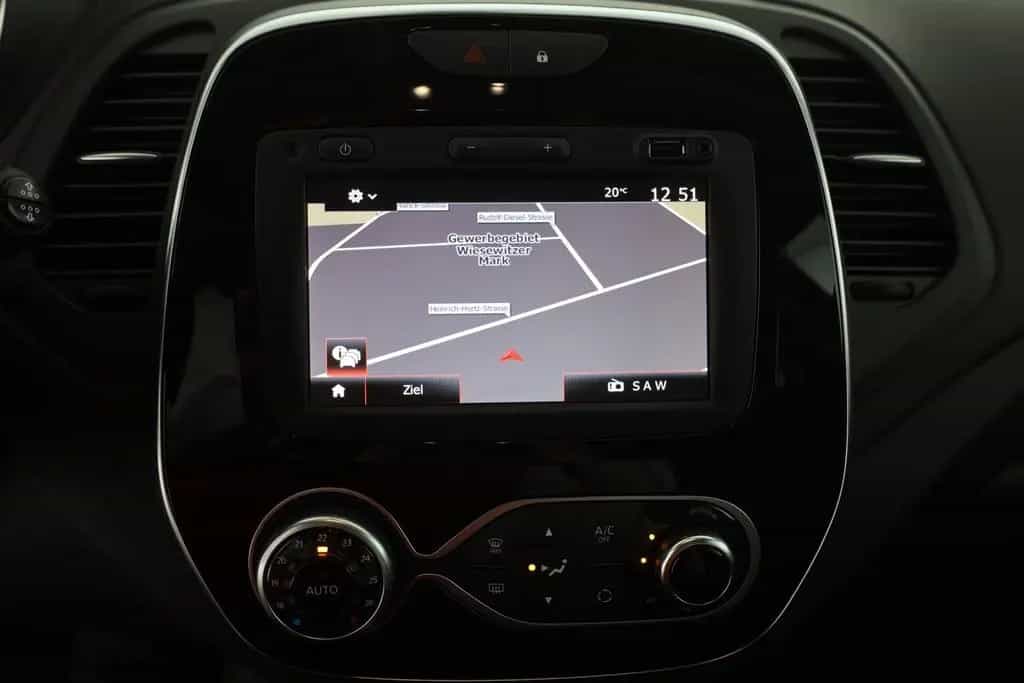 Renault Captur 1.3 TC Aut. LED Navi AHK Sitzheizung  DAB 06/2019-photo-10