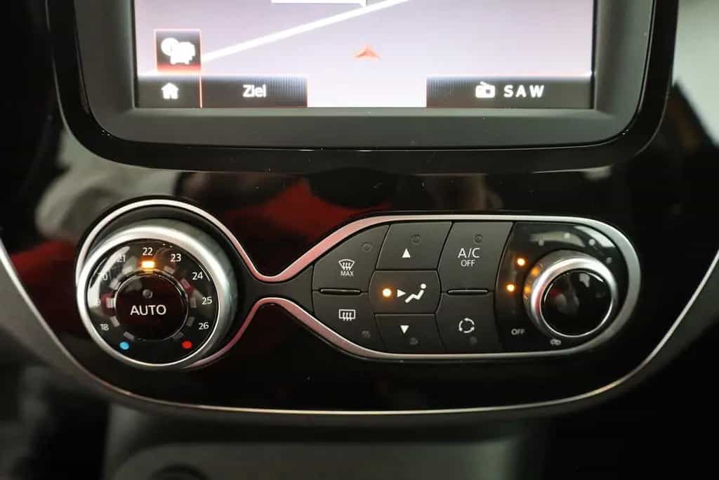 Renault Captur 1.3 TC Aut. LED Navi AHK Sitzheizung  DAB 06/2019-photo-11