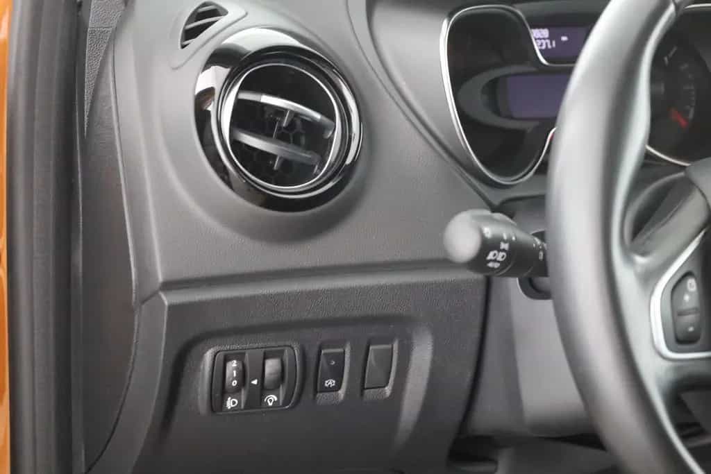 Renault Captur 1.3 TC Aut. LED Navi AHK Sitzheizung  DAB 06/2019-photo-21