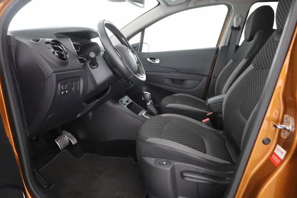 Renault Captur 1.3 TC Aut. LED Navi AHK Sitzheizung  DAB 06/2019-photo-23