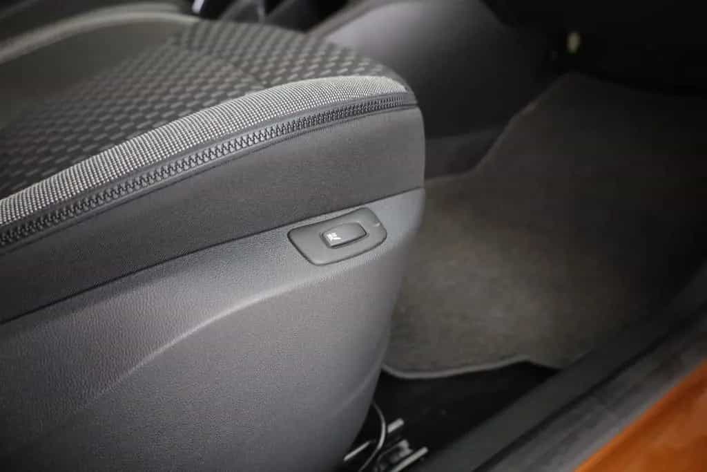 Renault Captur 1.3 TC Aut. LED Navi AHK Sitzheizung  DAB 06/2019-photo-27