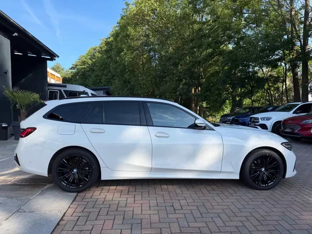 BMW 320 d xDrive Touring Sport Line LED HeadUp 2.Ha. 02/2020-photo-3